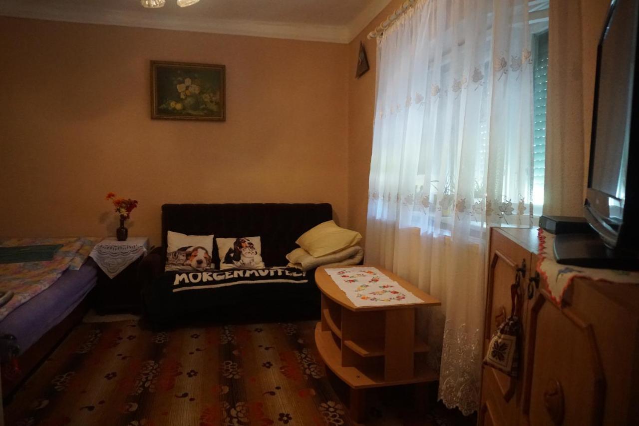 Piri Vendeghaz Hotel ไฮจ์ดูบอสซอร์มีนย์ ภายนอก รูปภาพ