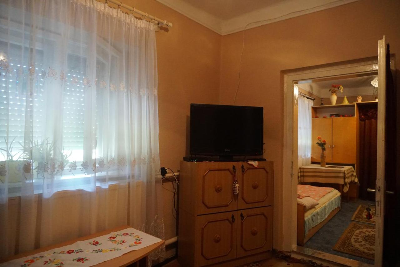 Piri Vendeghaz Hotel ไฮจ์ดูบอสซอร์มีนย์ ภายนอก รูปภาพ